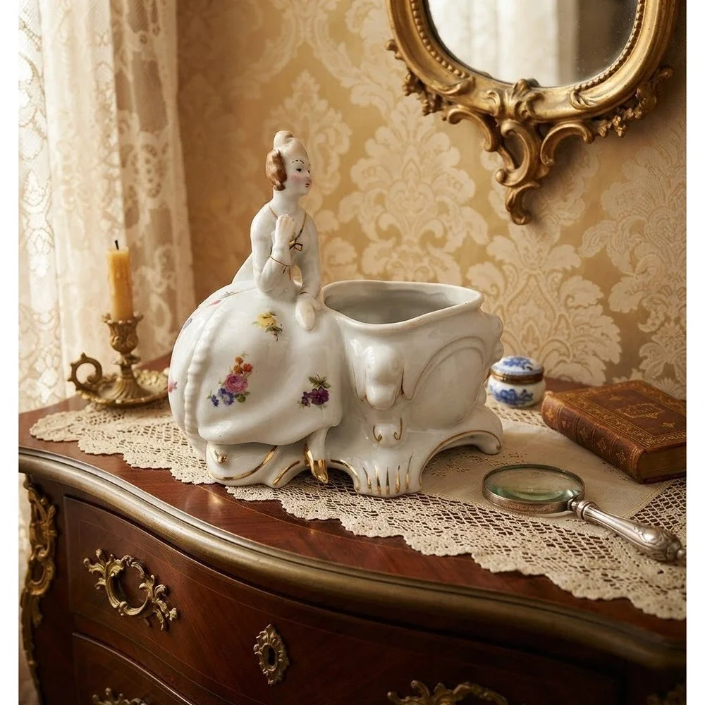 Vintage 1920s Dermay Fifth Avenue NY Porcelain Bath Powder Vanity Jar Lady